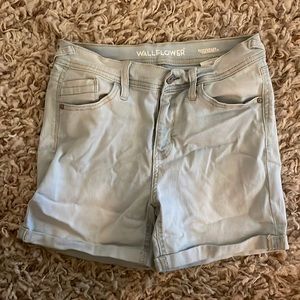Legendary fit Wallflower jean shorts